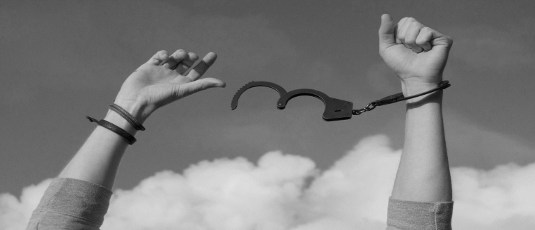 gökyüzü, bulut, dış mekan, kişi, şahıs içeren bir resim Açıklama otomatik olarak oluşturuldu